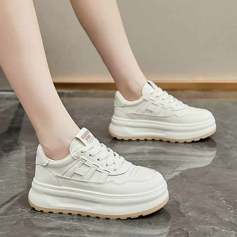 Little white shoes women's 2025 new popular autumn platform bread shoes sports and leisure students board shoes niche versatile