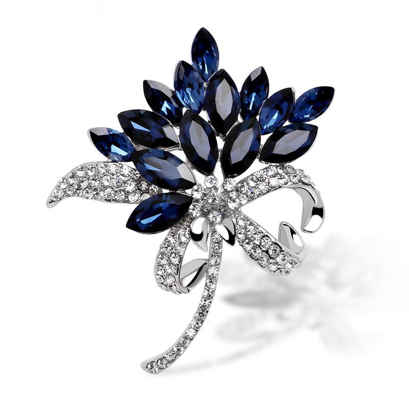 Elegant Crystal Floral Brooch with Luxurious Design