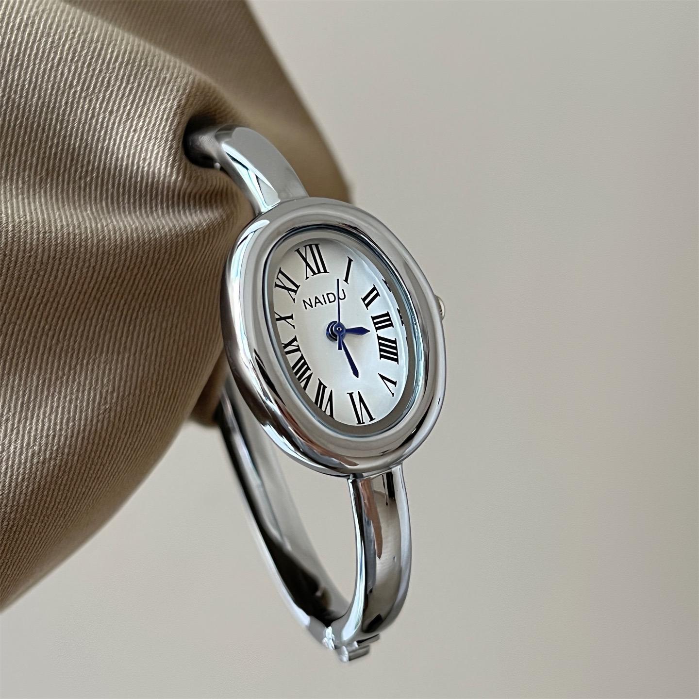 

Брендовий кварцовий годинник для жінок Розкішний подарунок Годинники наручні для дівчини Жіночі годинники-браслети Ремінець з нержавіючої сталі Годинник з маленьким циферблатом срібний/білий