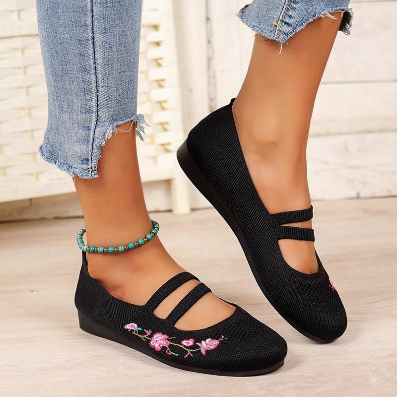 Embroidered Flat-soled Single Shoes Women's Spring and Summer New Large-size Round Head Shallow Mouth Casual Women's Shoes