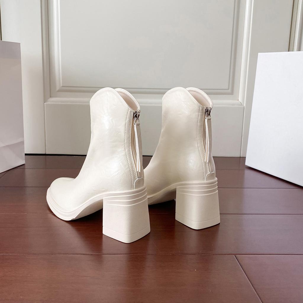 Zwei Trageweisen lange und kurze Stiefel Herbst und Winter neue abnehmbare Stapelstiefel dick hochhackig dicksohlig hohe Stiefel weiße Stiefelhosen
