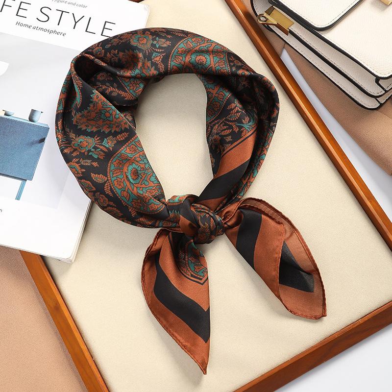 

Dark-colored waist drum patterned silk scarf one size кавовий