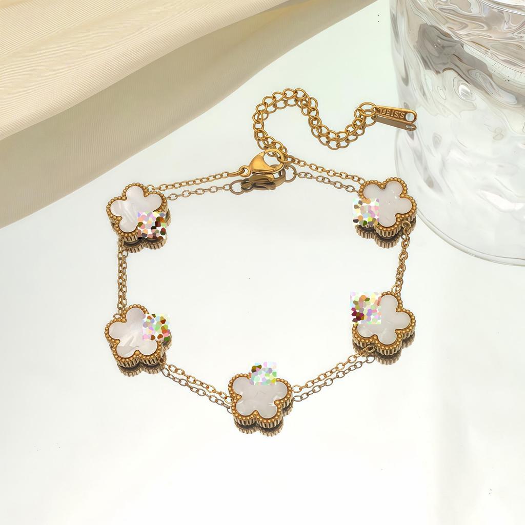 European & American Four-Leaf Clover Bracelet for Women - Simple, Elegant Luxury In Titanium Steel