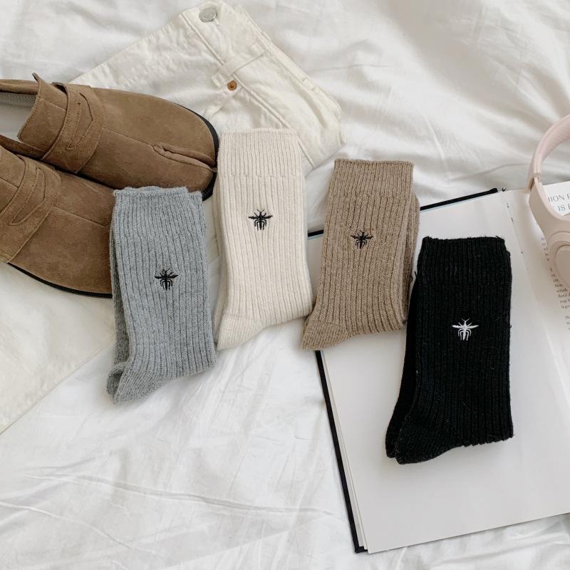 Japanese And Korean Bee Embroidered Wool Rabbit Wool Socks Women'S Thick Pile Socks Warm And Sweet Mid-Leg Socks