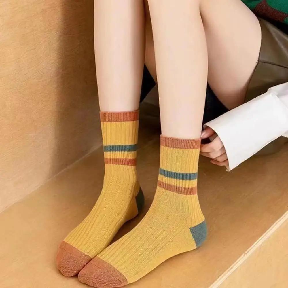 5 Paar Damen Kniehohe Ringelsocken im Retro-Stil und bunte Sportsocken
