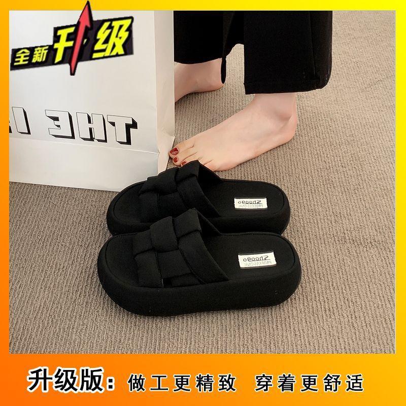 Open-toed versatile high-end woven slippers for women 2025 summer new models, fashionable thick-bottomed one-word cool slippers for women
