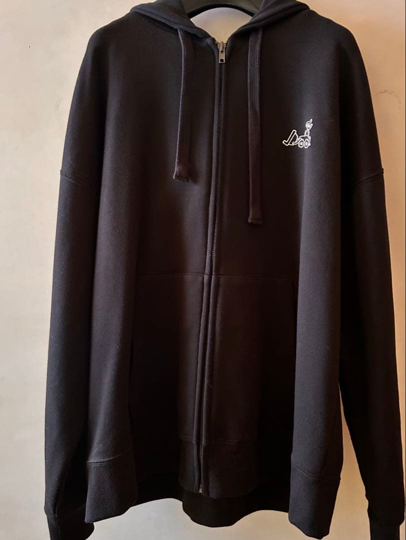 

[Б/У] TWICE 1-й АРЕНА ТУР 2018 BDZ Толстовка (Размер L)