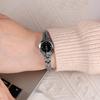 Niche Licht Luxe Klein Verfijnd Legering Armband Horloge High-End Gevoel Diamant-Bezet Vrouwen Waterdicht Kwarts Horloge