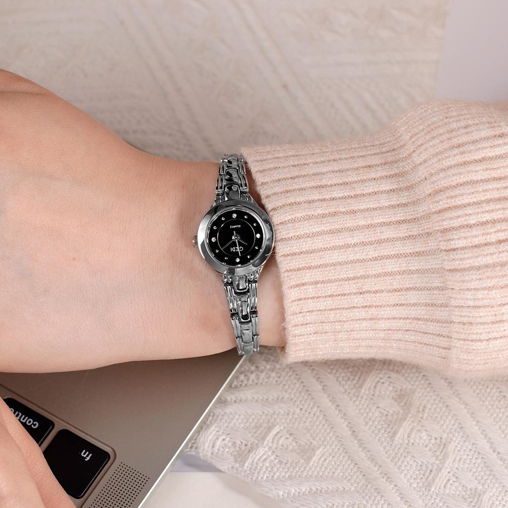 Niche Licht Luxe Klein Verfijnd Legering Armband Horloge High-End Gevoel Diamant-Bezet Vrouwen Waterdicht Kwarts Horloge