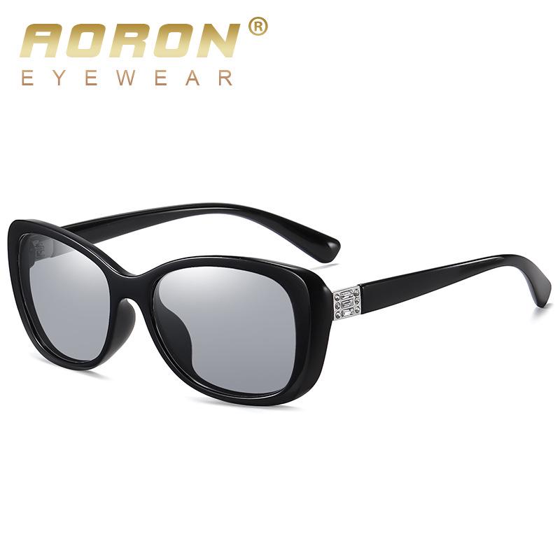 Women's Trendy Polarized Small Frame UV Protection Photochromic Sunglasses 3015