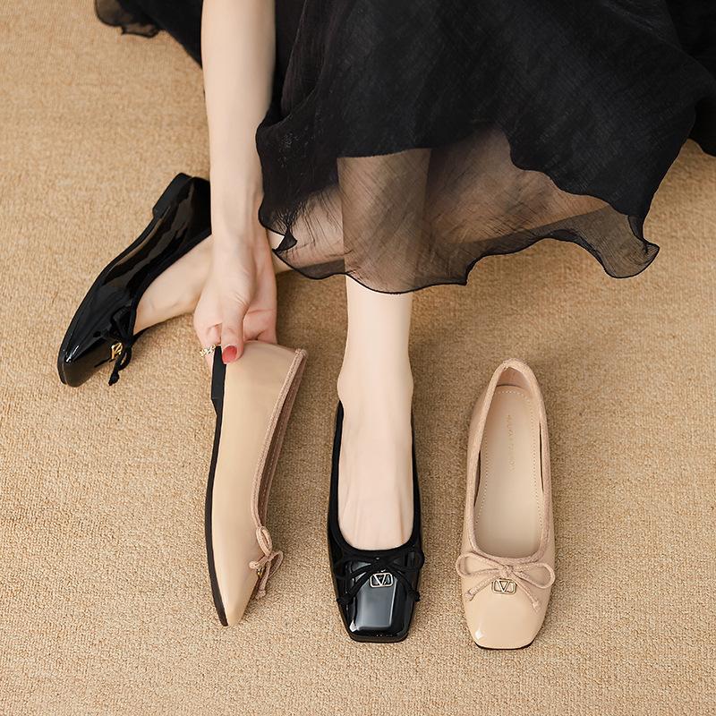 W712-15 Einzelschuhe Damen Frühling 2025 neu eckige Zehenpartie flacher Ausschnitt Mützenschuhe sanfter Wind Schleife Ballerinas Damen