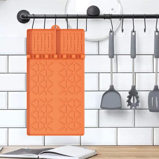 Silicone Grill Mat Heat-Resistant Multi-Slot Tool Organizer for BBQ Grilling Non-Slip Food-Grade Side Shelf Pad with Grease Drip Tray Dishwasher Safe