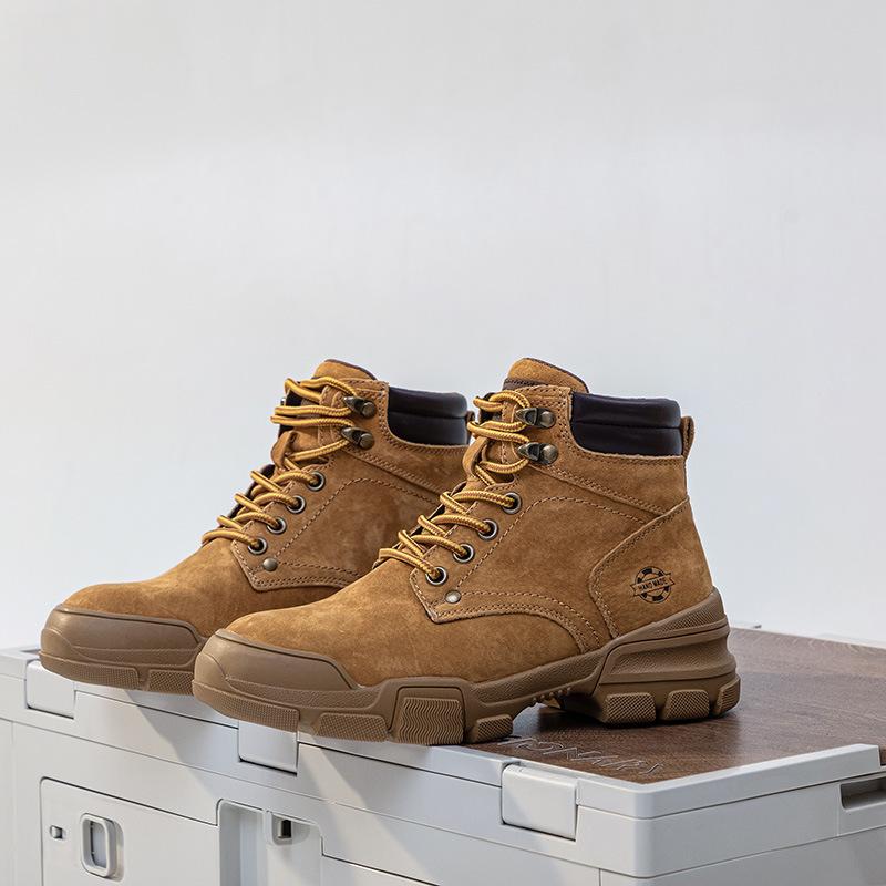 

Couple Martin boots women s new leather outdoor mountaineering rhubarb boots thick-soled inner height-increasing locomotive short boots men 40