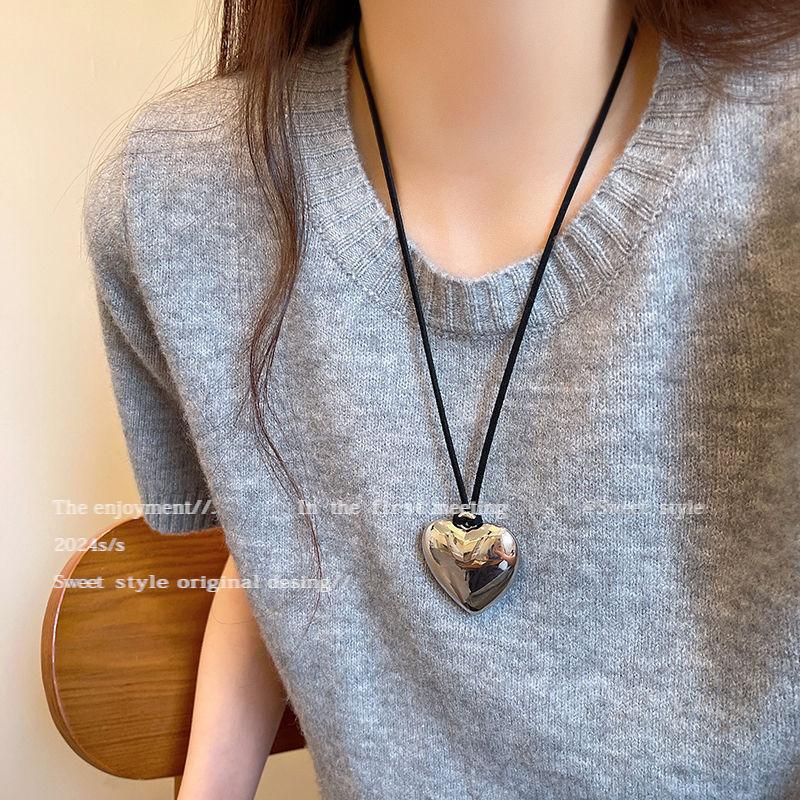 Love pendant necklace women's autumn and winter retro temperament long sweater chain versatile accessories
