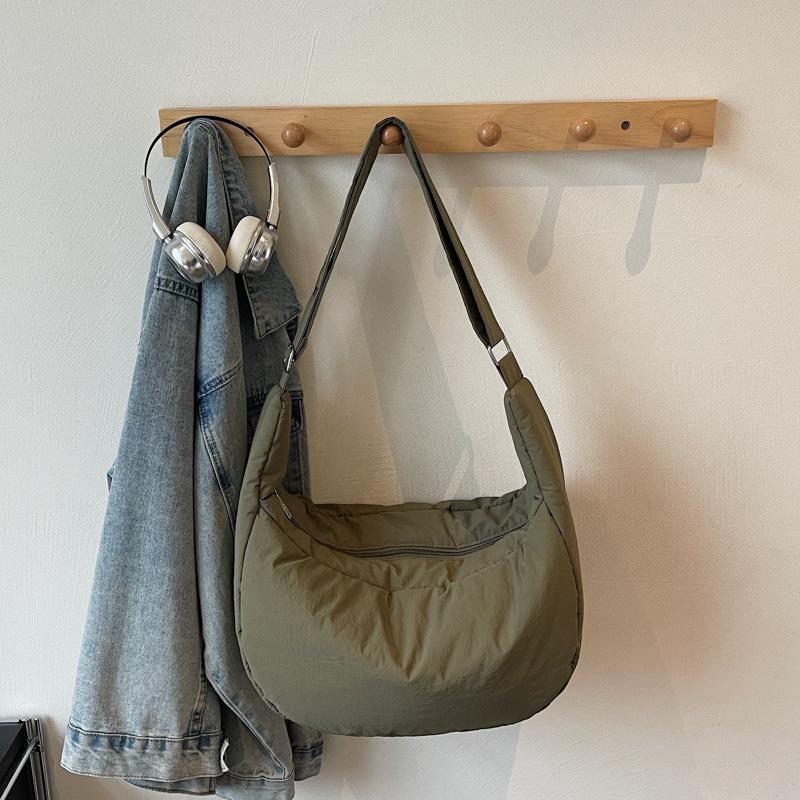 Simple cloth bag commuter women's crossbody bag dumpling bag 2025 autumn new Korean apricot color large-capacity shoulder bag