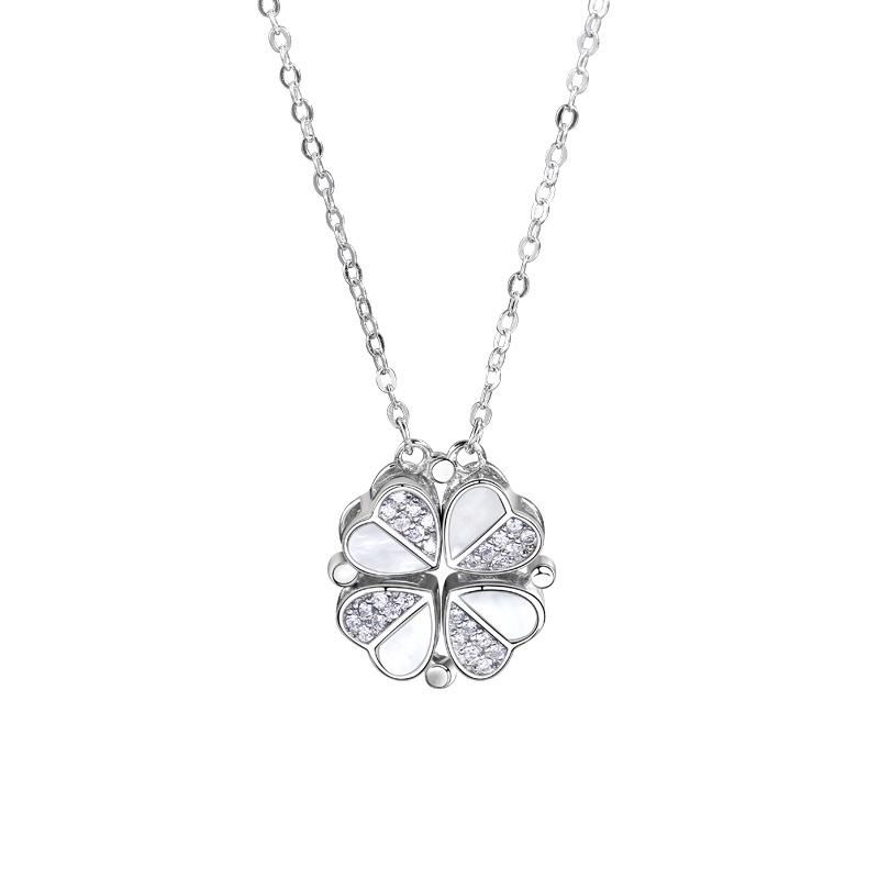 Un Collier Printemps Quatre Feuilles Cœur à Cœur pour Femme Double Port Version Coréenne Chaîne Tendance Amour Pliable Clavicule Qualité