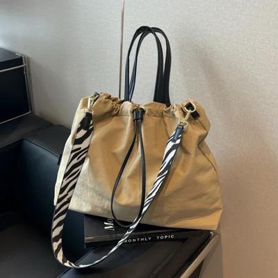 Modne Jednolite Tekstylne Zwięzłe Damskie Torby na Ramię Wszechstronne Torebki Duża Pojemność Miękkie Słodkie Torby Crossbody