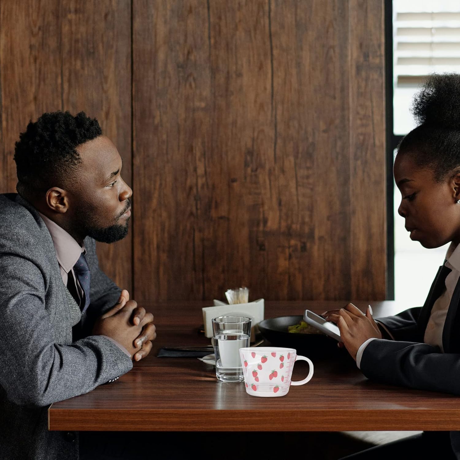 

HEMOTON Стеклянная чашка для завтрака с молоком со шкалой, стеклянный стакан с клубничным узором, кружка для воды, кружка для питья сока, градуированные мерные чашки с ручкой для