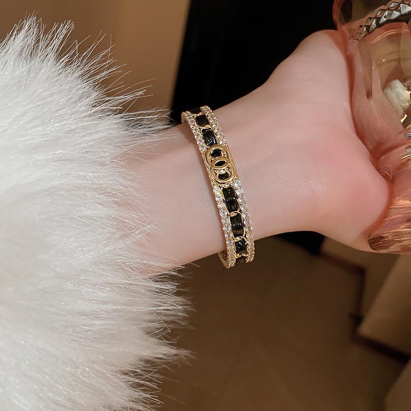 Elegant Geometric Rhinestone Zircon Buckle Bracelet: A Versatile and Luxurious Accessory for Women