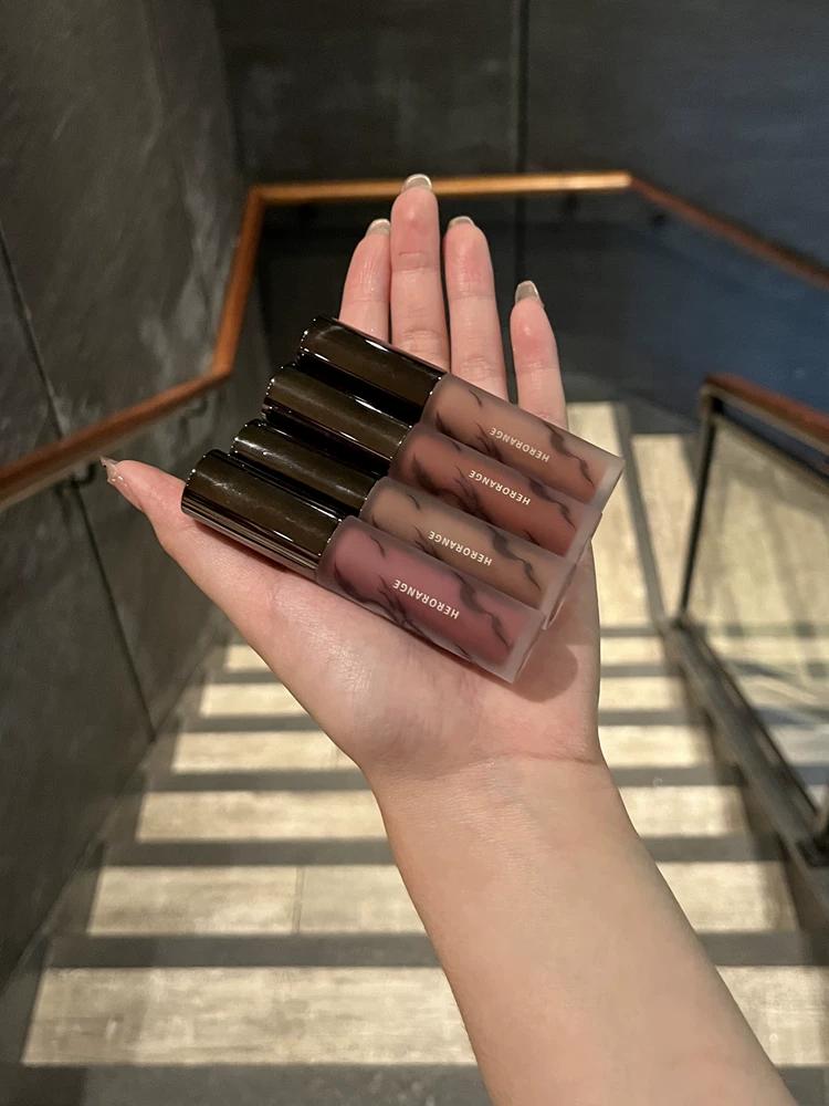 Matte Velvet Lip Gloss That Doesn'T Dry Out Lips, Enhances Color and Complexion, Waterproof Lip Gloss for Students and Women