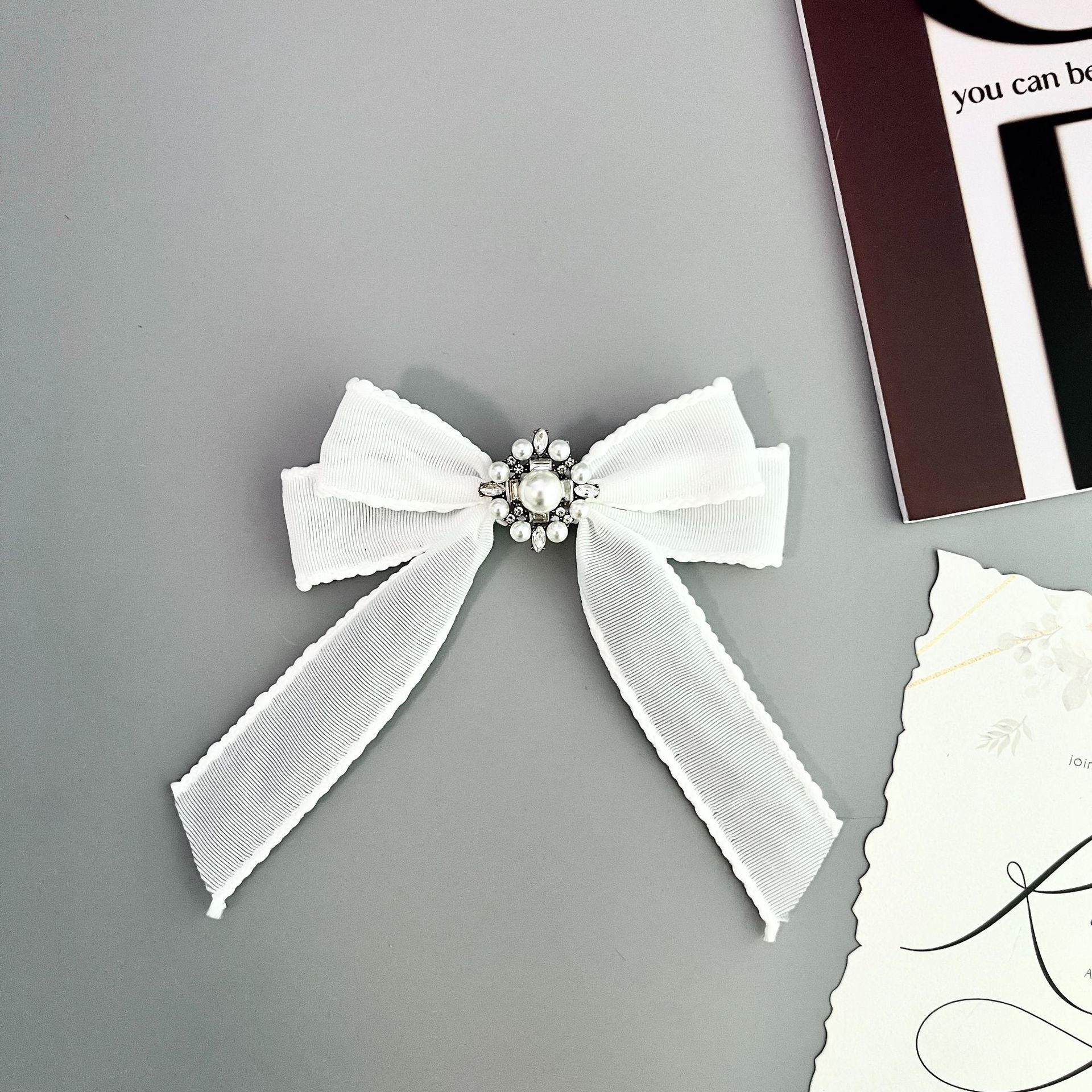 

Винтажная брошь-бабочка со стразами и жемчугом, аксессуары для рубашек и платьев в стиле колледж, воротниковый цветок, корейские женские украшения, подарки