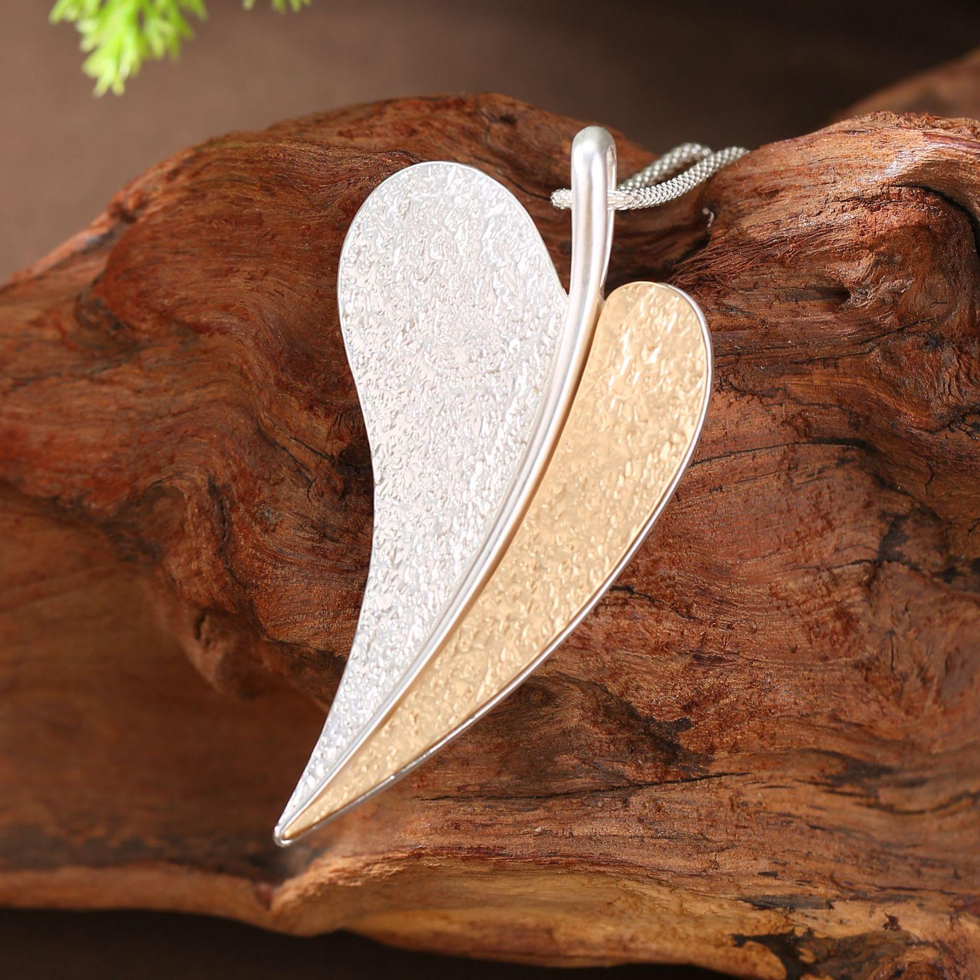 

New dumb silver and dumb gold mixed-color love necklace, women s high-end dumb heart-shaped versatile neck chain