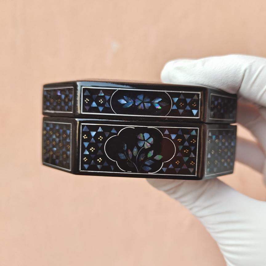 Mother of Pearl Jewelry Box Shell Inlaid Ring Necklace Box Chinese Lacquer Craft Birthday Gift for Foreign Friends
