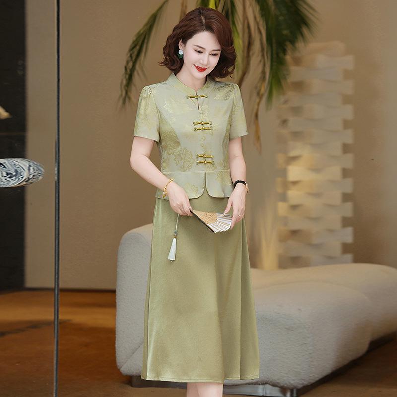 

Mom s Elegant Short-Sleeved Summer Dress: Fake Two-Piece, Slimming, Middle-Aged Fashion 3XL (115-130 lbs) зелений