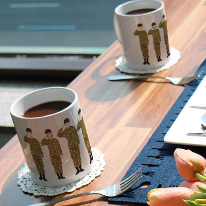 cf919-Design Mug 2p-Salute Soldier
