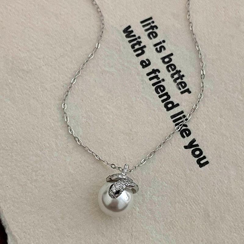 Banyan Tree S925 Silver Snake Pearl Necklace: Women's Zodiac Gift Clavicle Chain Fashion Accessory.
