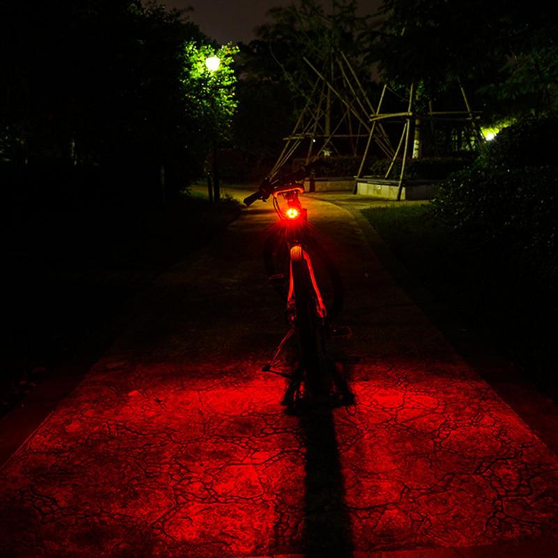 Luce Posteriore per Bici con Sensore Automatico Luci per Bici per la Guida Notturna Ricaricabile Luminosa Biciclette Sicurezza Ciclismo Torcia Avvertimento