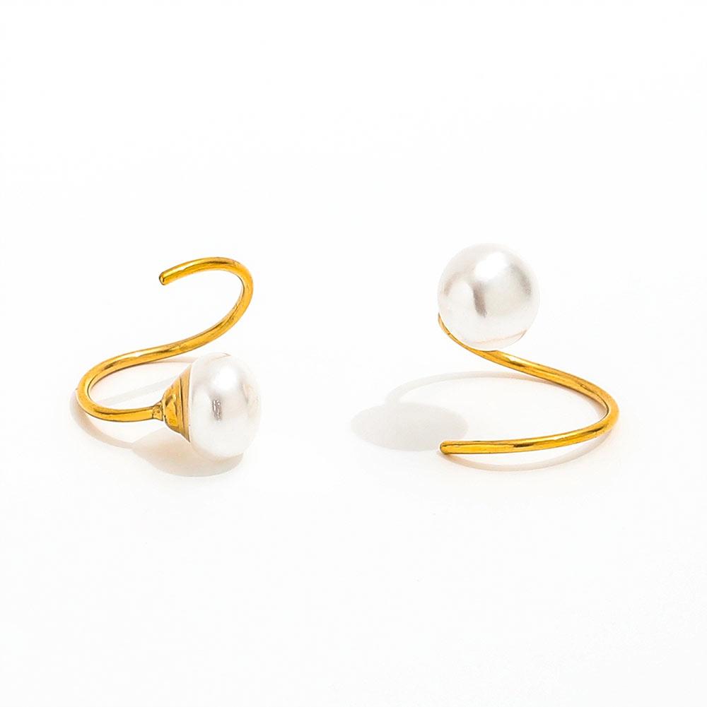 Fenny 18K Gold-plated Waterproof Elegant Screw Flat Freshwater Pearl Hoop Earring Trend for Women Ladies Jewelry