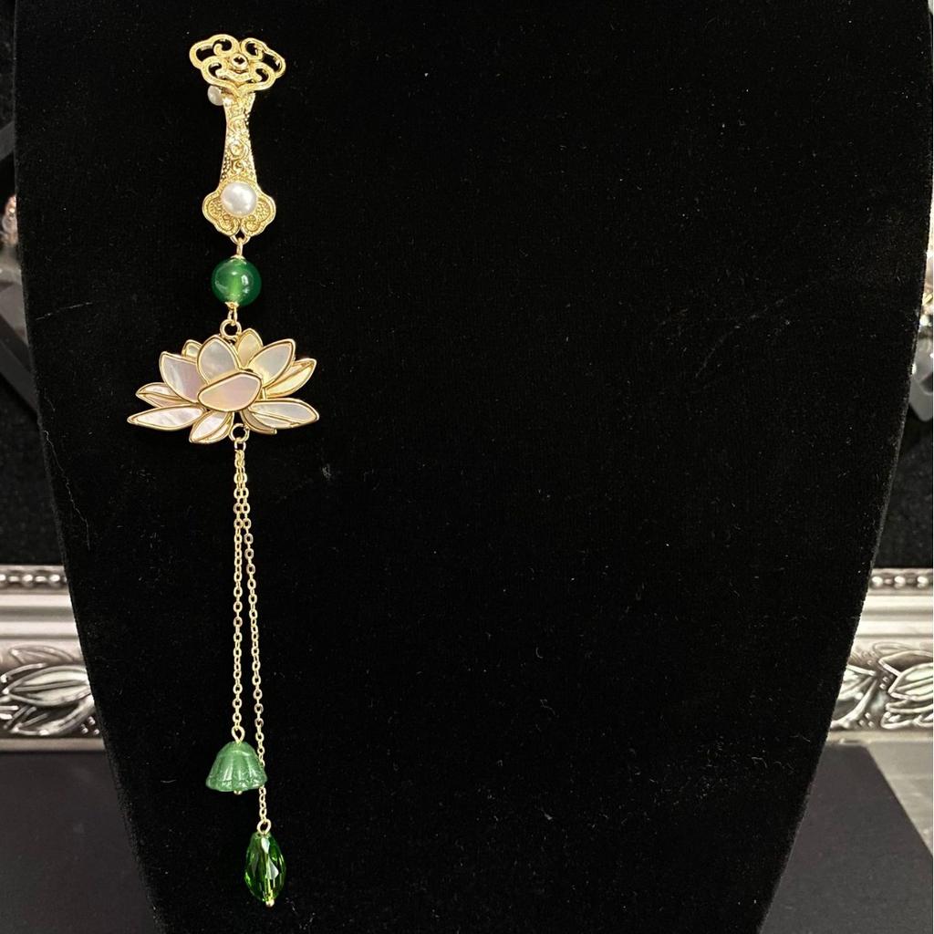 Maßgeschneiderte neue chinesische Jade Ruyi Lotus Fransen Cheongsam Schnalle frische Damen Nationalstil Zubehör antiken Stil Schnalle Brosche