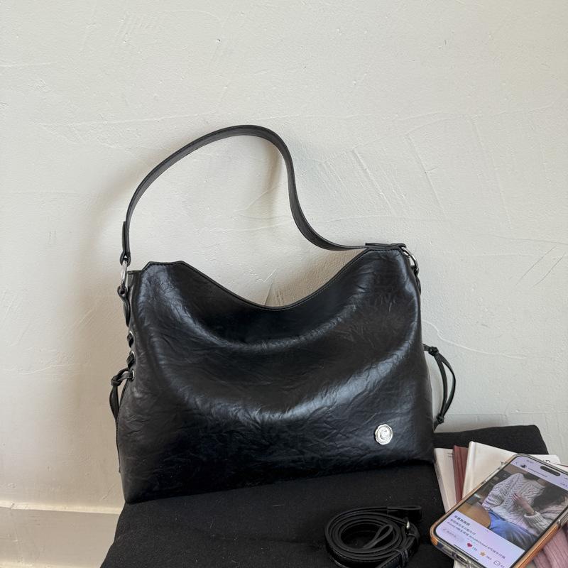 

Fashionable and Casual Hand-grabbed Textured Tote Bag Commuter Niche Women s Single-shoulder Bag Crossbody Bag чорний