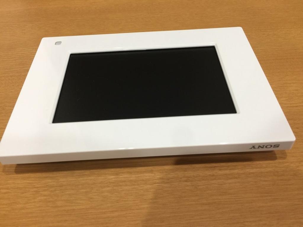 Sony Digitální fotorámeček typu E710 s pamětí 128 MB bílý S-Frame 7.0 Vestavěný DPF-E710/WI