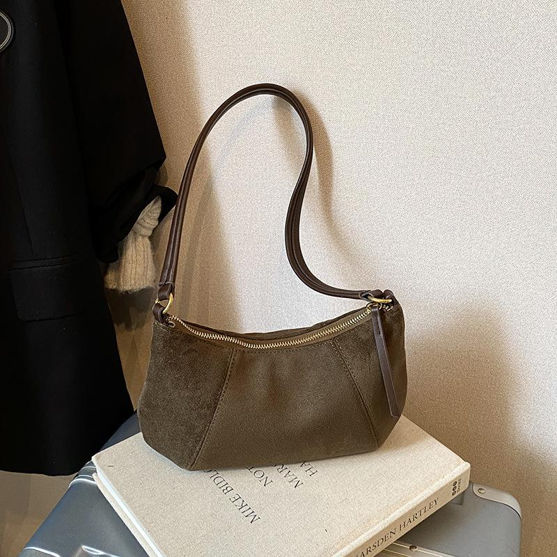 Large Capacity Bag Women's Autumn and Winter Retro Niche Design Shoulder Messenger Bag Commuter Dumpling Bag