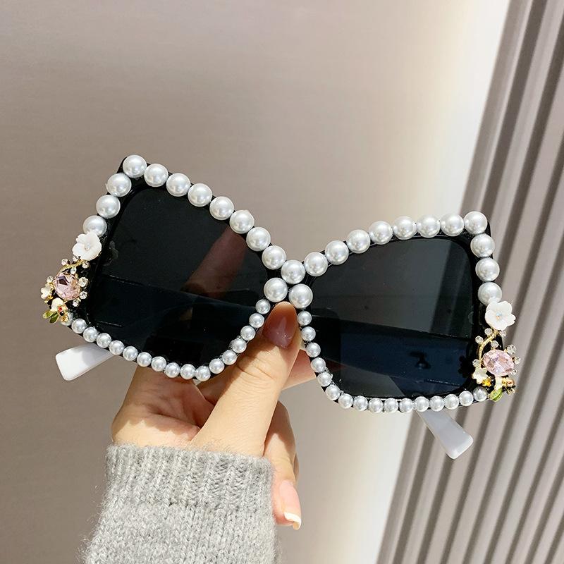 

Fashionable Stylish Women Oversized Sunglasses Embellishments Uv Sun Protection StyleE