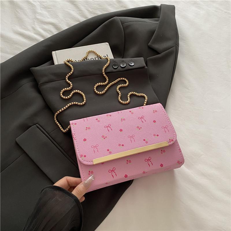 

2025 лето новый вышитый цветок кларе ретро сумка-орган откидная цепочка на одно плечо кроссбоди маленькая квадратная сумка женская розовый