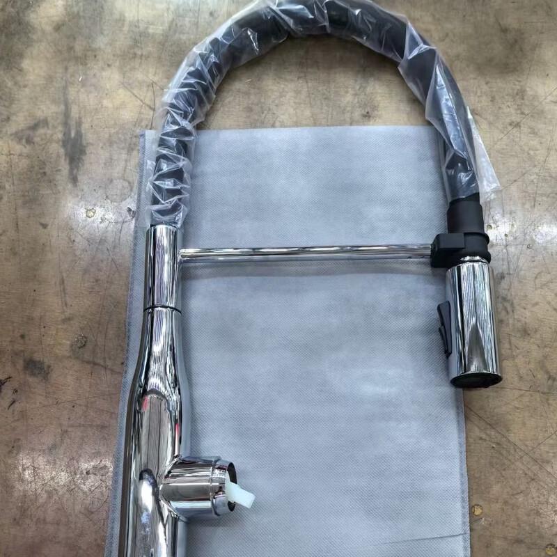 Gunmetal Grey Magnetic Pull-Out Rotatable Kitchen Faucet