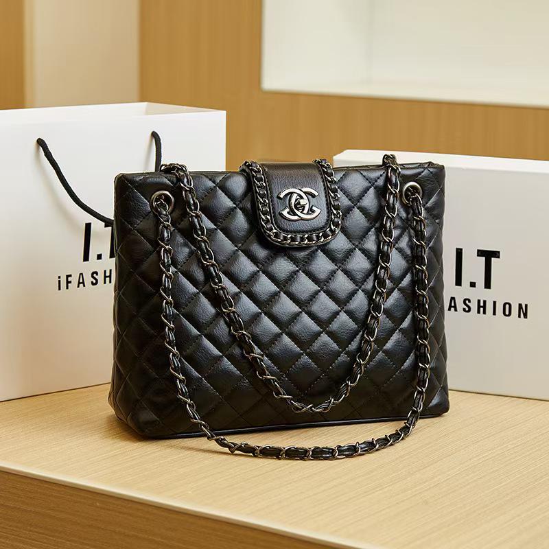 2022 Women's Genuine Leather Large Capacity Chain Tote Bag