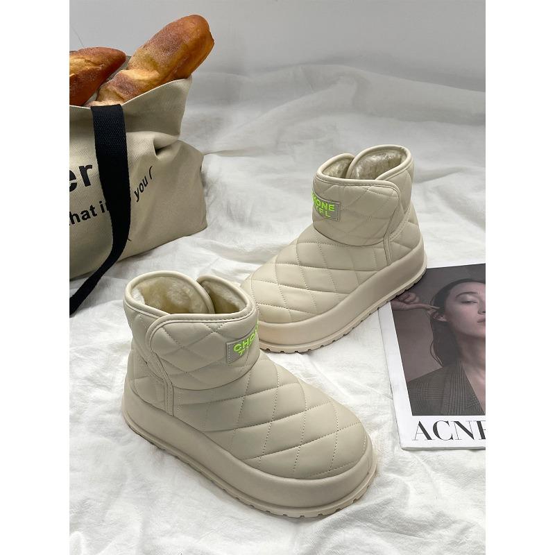 New products are on sale in winter, new thick-soled snow boots, piled and thickened cotton shoes 3285.