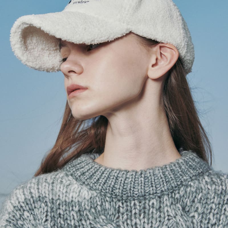 RE RHEE SIGNATURE LOGO SHEARING CAP IVORY