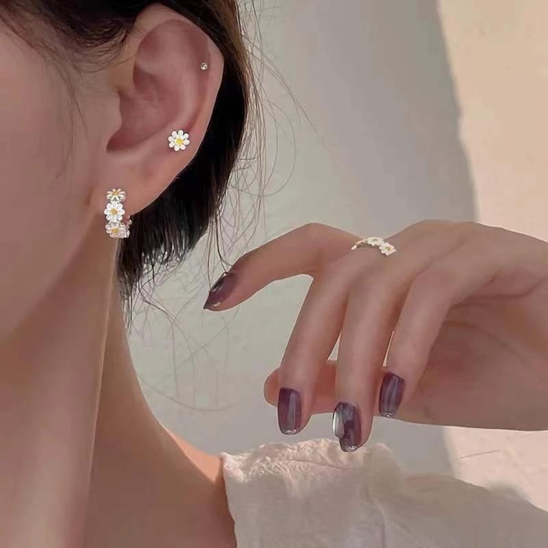 Huggie Earrings Daisy Hoop Earring for Sensitive Ears Daisy Sunflower Jewelry Mother Day Birthday Gift for Women Girl