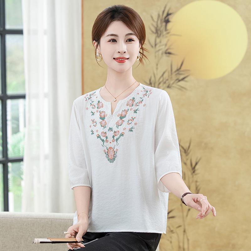 

2026 Summer Artistic V-neck Three-quarter Sleeve Women s Loose Age-defying Versatile T-shirt 3XL (115-130 jin) білий