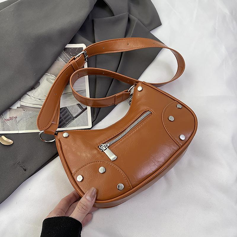 Design Sense High Street Rivet Underarm Bag Fashion Korean Spice Girls All-match Shoulder Bag  New Commuter Crossbody Pack