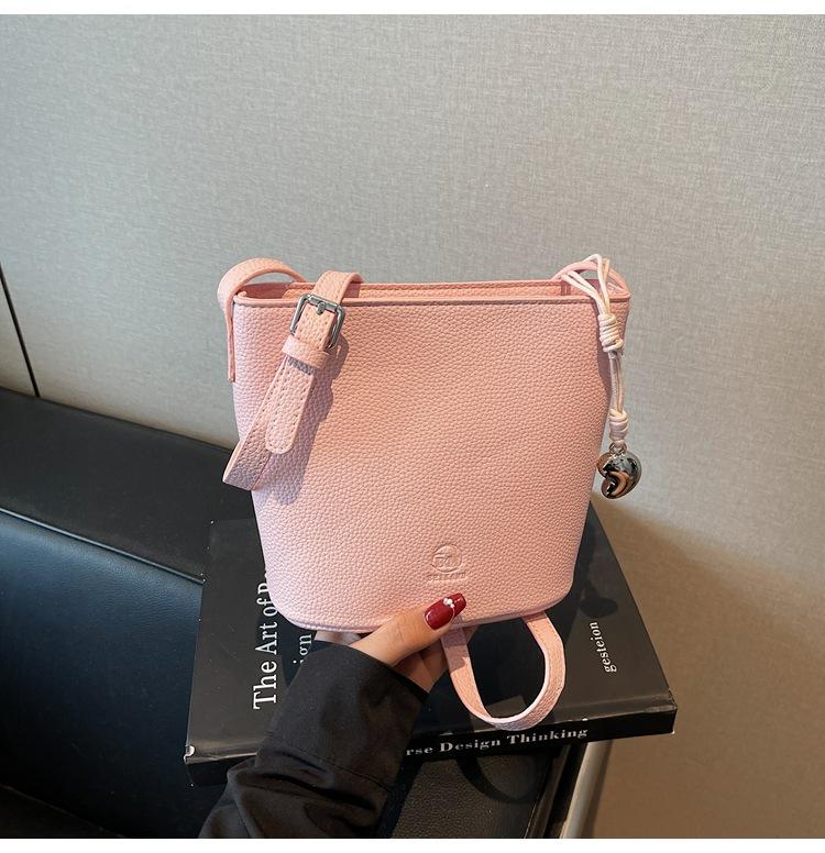 

Маленькая сумка кроссбоди в виде красного конверта, мини-ведро премиум-класса, новая модная дофаминовая универсальная сумка кроссбоди через плечо розовый