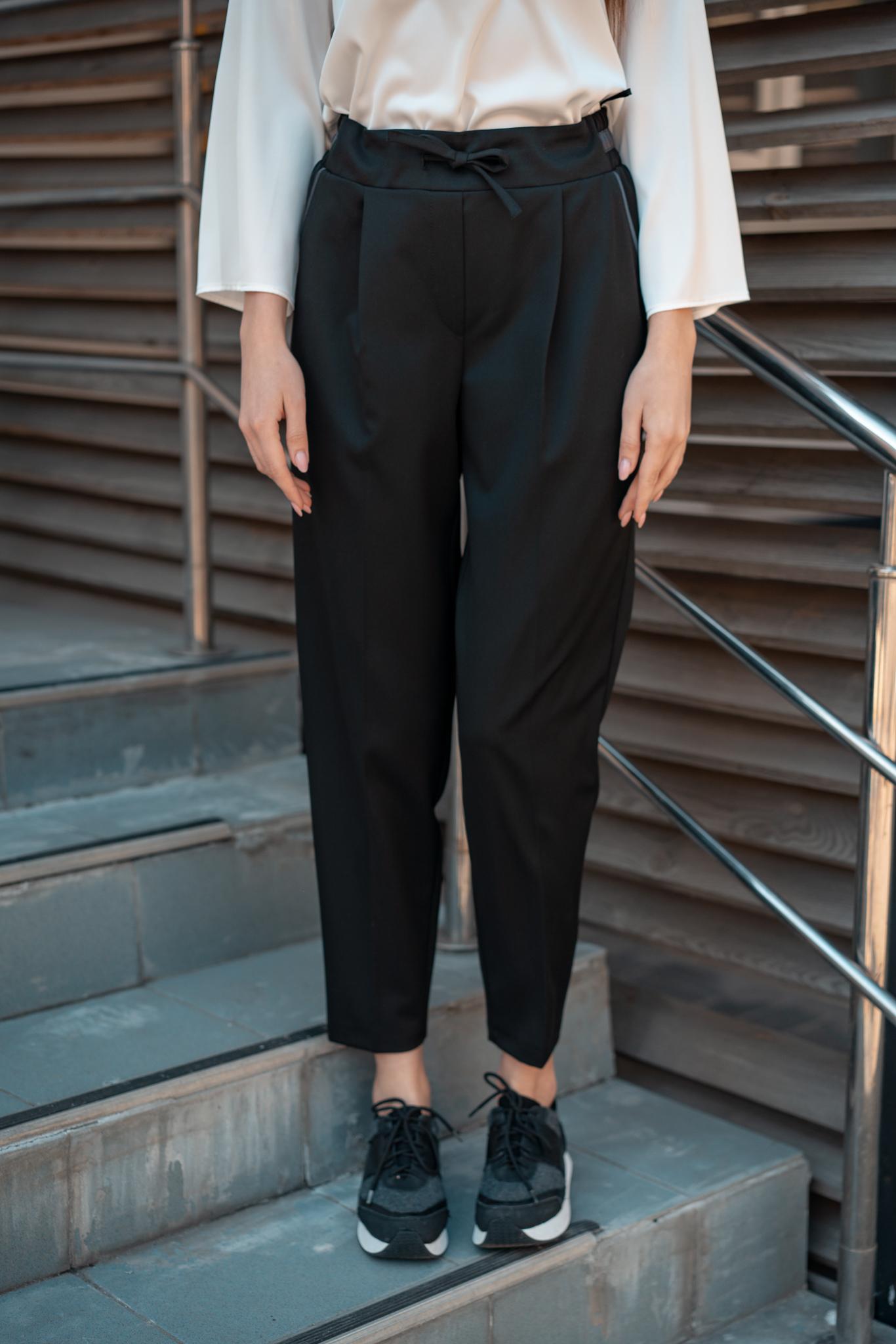 

Укорочені штани на гумці із зав язками та кишенями 40 чорний