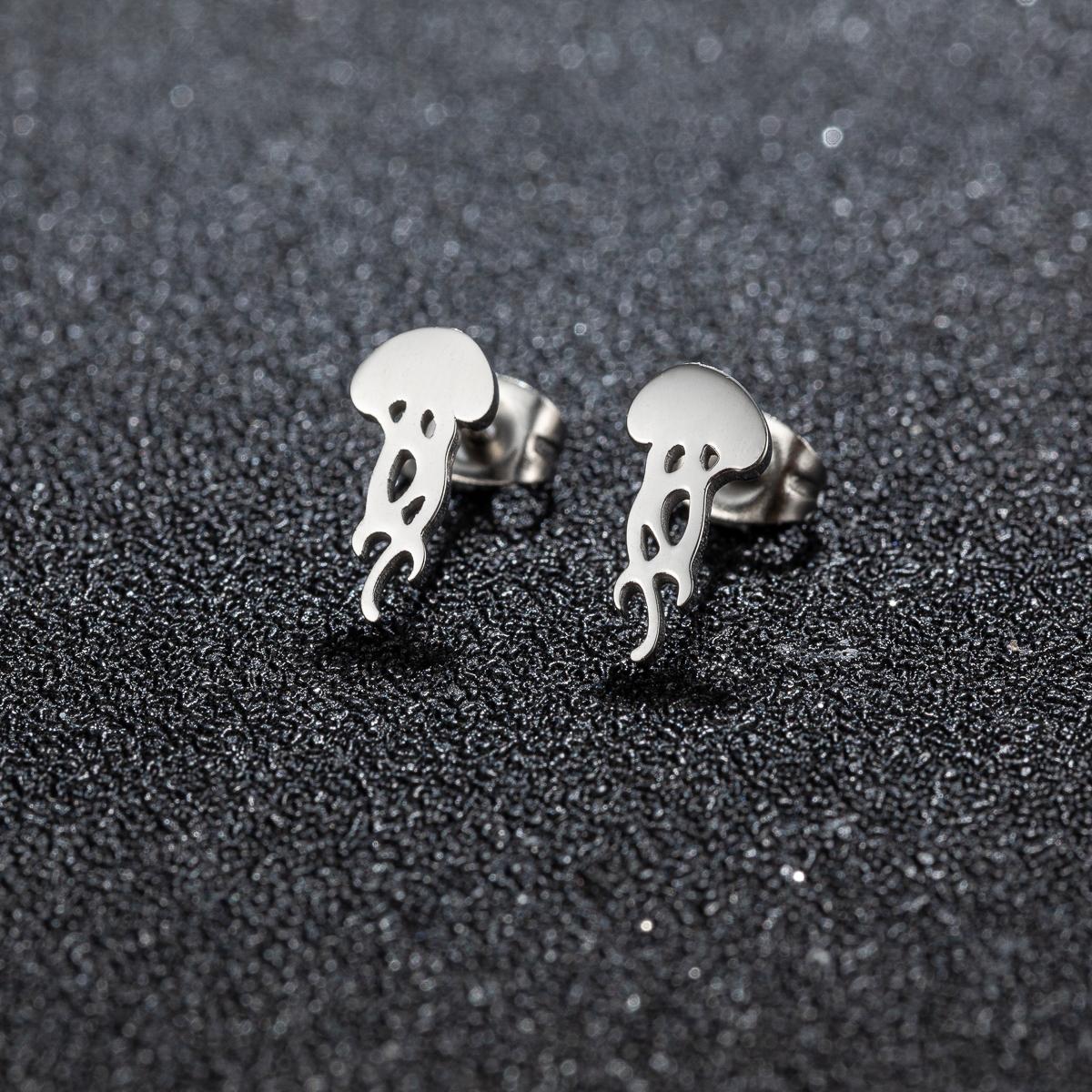 

2025 New Halloween Earrings Women Student Teen Skeleton Devil Bat Pattern Cartilage Piercing Earring Party Zircon Gifts Gold color