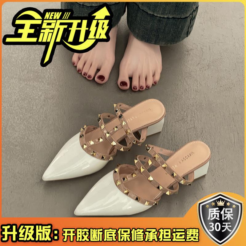 Pointed willow nails, high-heeled bag head slippers, women's summer fashion and casual temperament with skirts, high heels, and cool slippers outside.