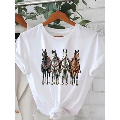 Europäische Größe Damen Kurzarm-T-Shirt mit künstlerischem Vier-Pferde-Print - Weißer Rundhalsausschnitt, Maschinenwaschbar, Ganzjahreskomfort, Geschenke für Pferdeliebhaber